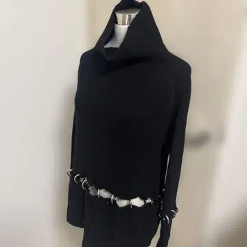 sacai 링 디자인 터틀넥 풀오버 니트