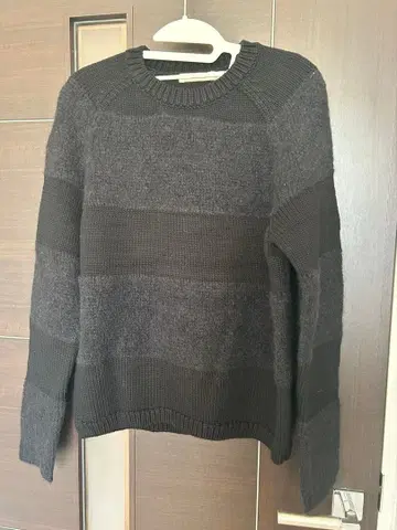 J 브랜드 블랙 긴팔 니트 스웨터