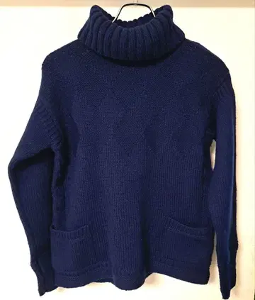 휴먼 우먼 네이비 터틀넥 니트 긴팔