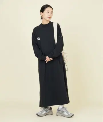 프릭스스토어 컬럼비아 블랙 롱 원피스 맨투맨 긴팔