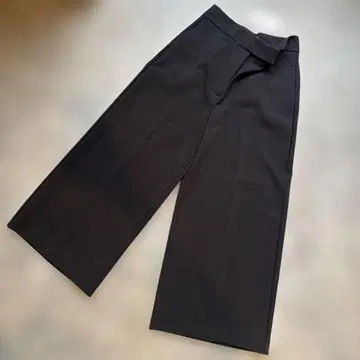 [ 미사용 새상품 ] ZARA 블랙 하이라이즈 큐롯 팬츠 S