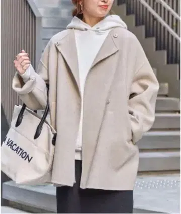 [ 하자품 ] 리버 오픈 카라 미들 기장 코트 스픽 앤 스팬