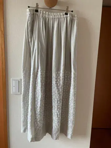 안티파스토 자수 스커트