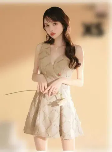 487 V넥 베이지 플레어 드레스