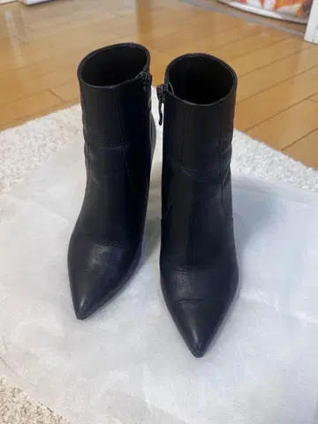 블랙 스틸레토 하이힐 부츠