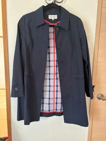 미사용 새상품! 네이비 체크 무늬 트렌치코트