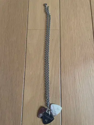 기타 피크형 참 목걸이