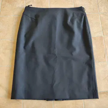 icb 미사용 새상품 블랙 무릎 기장 타이트 스커트