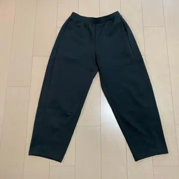 유니클로 드라이 맨투맨 커브 팬츠 다크 그린 L