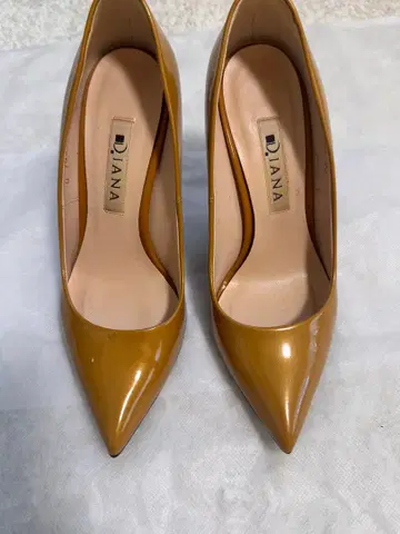 Diana 머스타드 스틸레토 하이힐