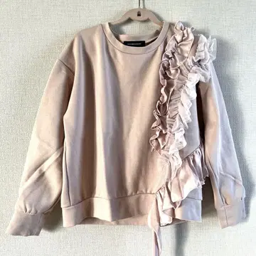 새상품급 퀸즈 코트 프릴 달린 핑크 상의