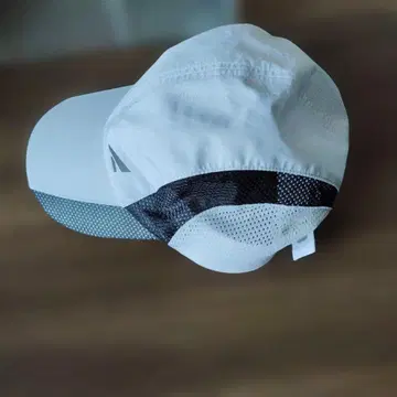 화이트 메쉬 캡 조정 가능