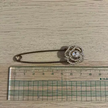 로즈 모티브 브로치