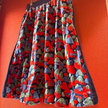네넷 후지산과 새 패턴 플레어 스커트