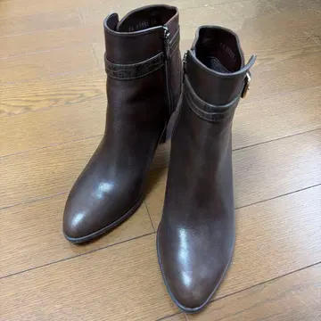 새상품급 DIANA 다이애나 숏부츠 지퍼 가죽 24cm 정품