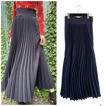 새상품급 Mame Kurogouchi 커브 플리츠 플레어 스커트 네이비