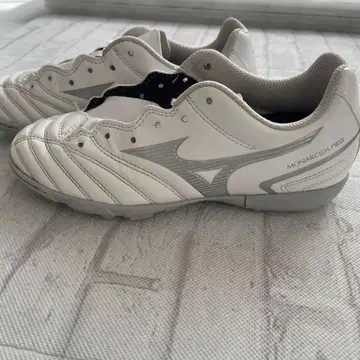 Mizuno 화이트 축구화 21.5cm