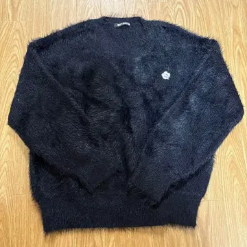 마리크와 니트 스웨터