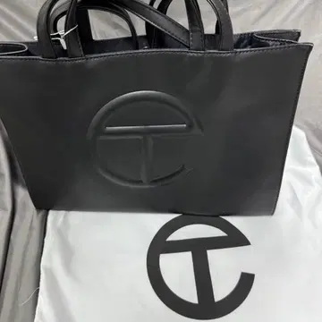 TELFAR 텔파 블랙 M 사이즈 수납 가방 포함