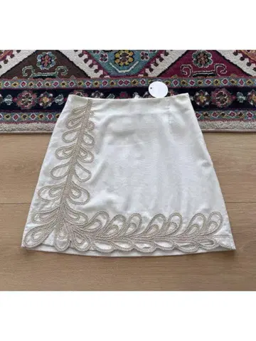 아이보리 자수 타이트 스커트 무릎 기장