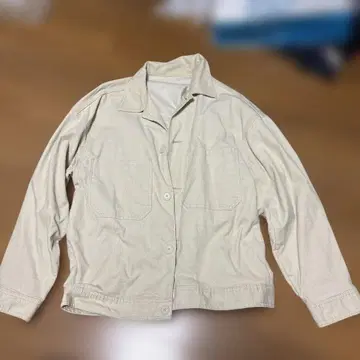 GU 베이지 버튼 부착 자켓