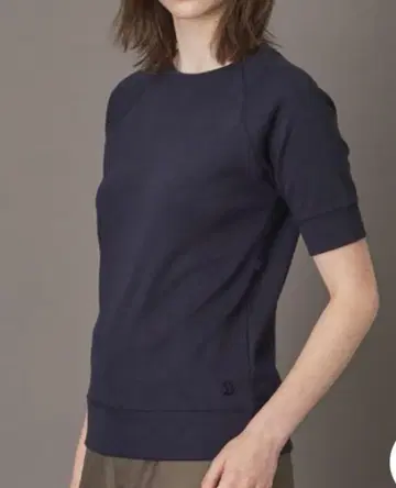 새상품급 DRESSTERIOR 스테디셀러 맨투맨 사이즈 2