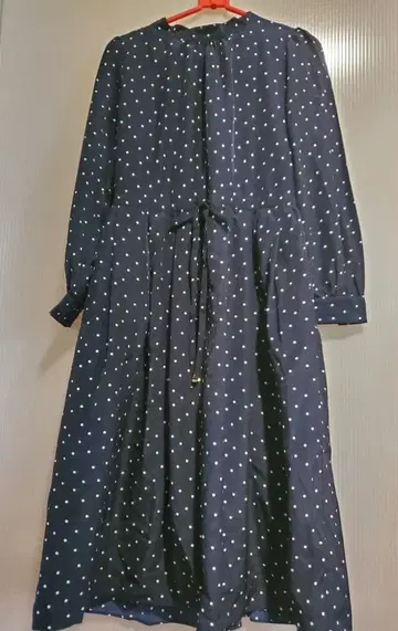 미사용 새상품 테치치 도트 프린트 허리 절개 원피스