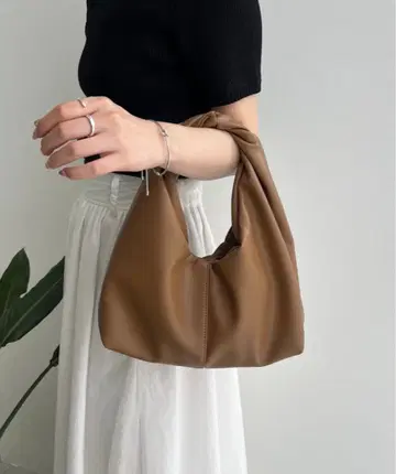 CAPRICIEUX LE'MAGE 트위스트 백