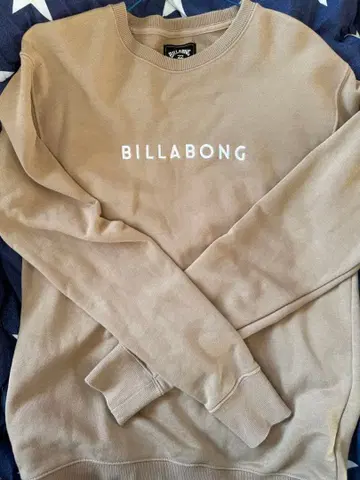 BILLABONG 베이지 로고 맨투맨
