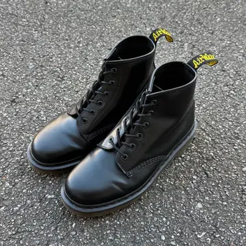 닥터마틴 6홀 / 블랙 스티치