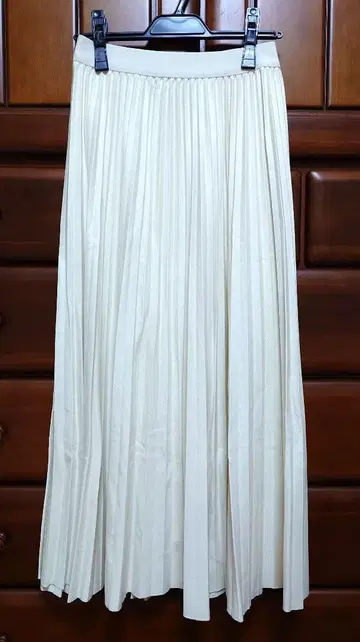 그레디 브릴리언트 컷 플리츠 스커트