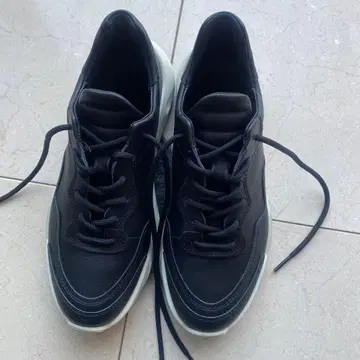 ECCO 블랙 스니커즈 36