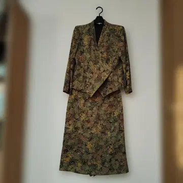 꽃무늬 노카라 자켓과 스커트 세트