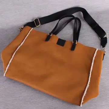 브라운 스트라이프 디자인 토트백