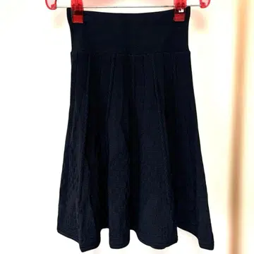 새상품 PRIM ROSE 블랙 니트 플레어 스커트 무릎 기장 체크무늬