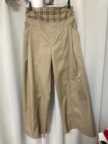 베이지 와이드 팬츠 체크 무늬 허리