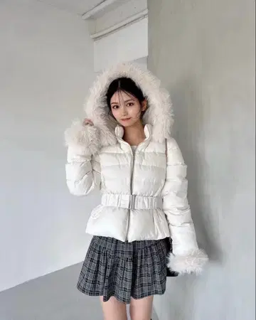 RESEXXY 리젝시 숏 다운 자켓