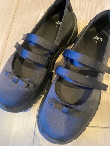 [ 새상품급 ] ZARA 블랙 리본 플랫슈즈 37
