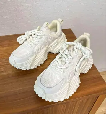 화이트 6cm 통굽 스니커즈 캐주얼 슈즈 경량 미사용 23.5