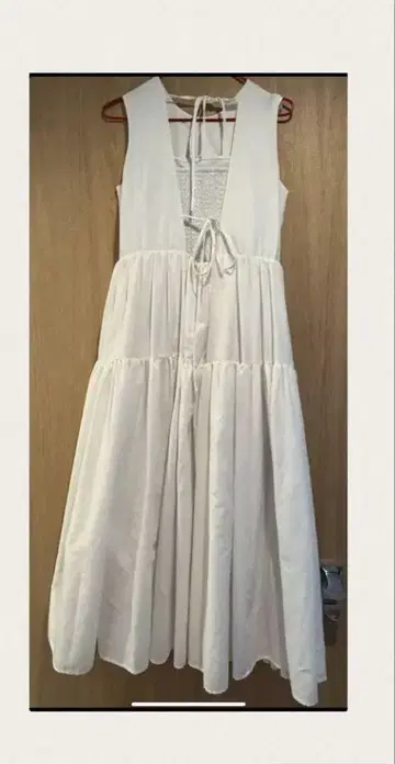 미라 오웬 Mila Owen 백 개더 디자인 원피스