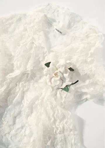 잉게보그 현 시즌 프랑스제 리버 레이스 프릴 베스트 새상품급