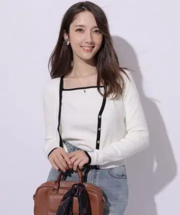 Apuweiser-riche 라메 컴팩트 배색 앙상블