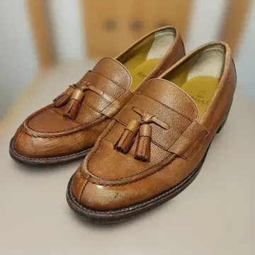 브라운 가죽 태슬 로퍼