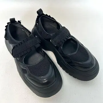 [새상품급!] 메리제니 프릴 메쉬 블랙 스니커즈 통굽 24.5