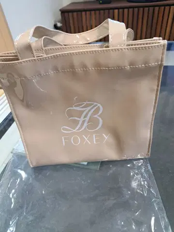 FOXY 베이지 미니 토트백