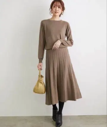 로페피크닉 크루넥 플리츠 니트 원피스