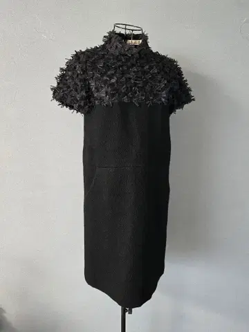 블랙 반팔 미니 원피스