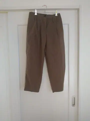 PLST 프레스 테이퍼드 팬츠 카키 계열 S 사이즈 캐주얼 팬츠