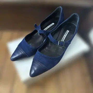 마놀로 블라닉 펌프스 네이비 벨트 38