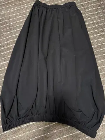 나곤스탠스 블랙 벌룬 롱 스커트